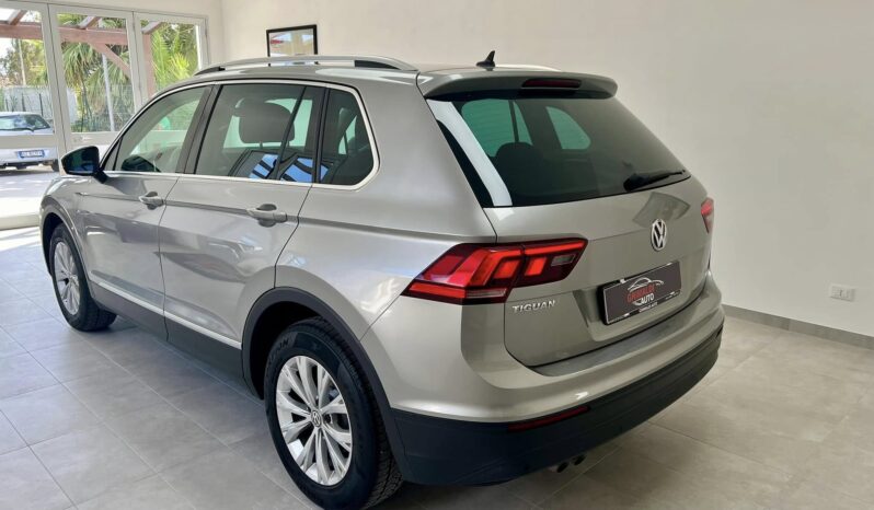 
								Volkswagen Tiguan full									
