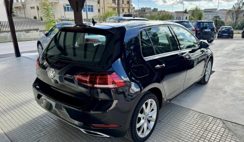 
								Volkswagen Golf full									