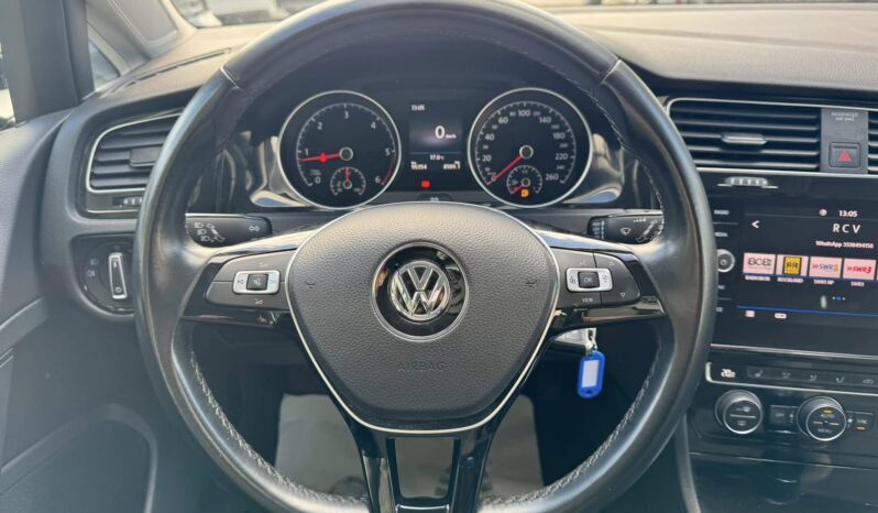 
								Volkswagen Golf full									