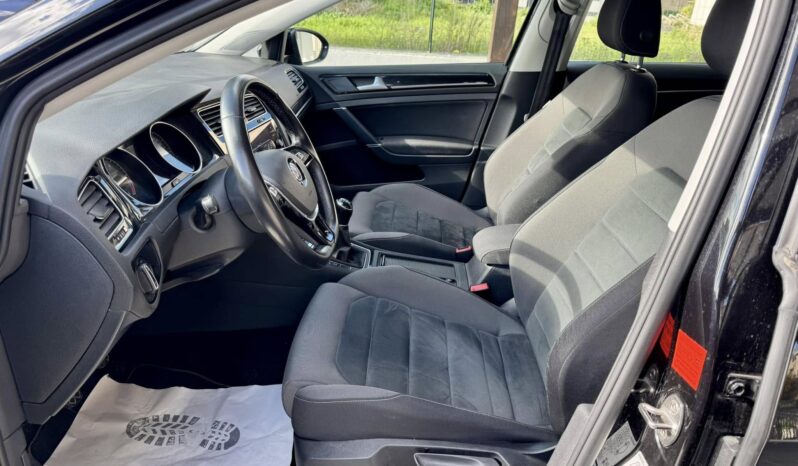 
								Volkswagen Golf full									