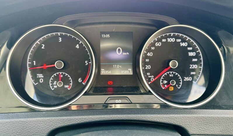 
								Volkswagen Golf full									