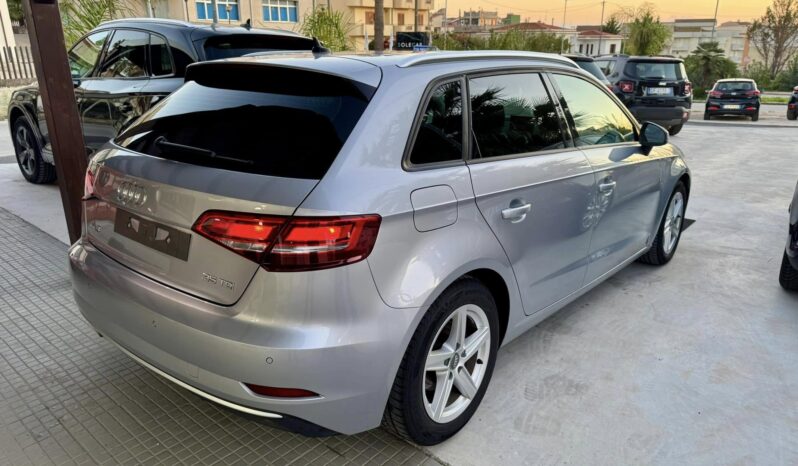 
								Audi A3 S Tronic Sport full									