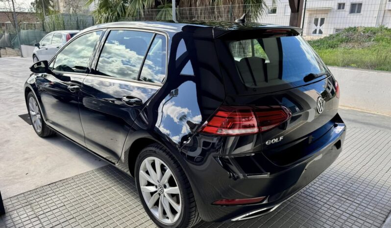 
								Volkswagen Golf full									