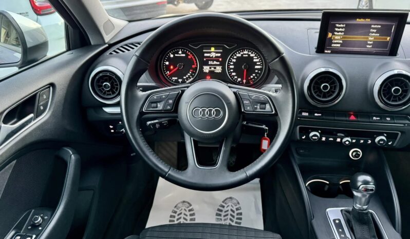 
								Audi A3 S Tronic Sport full									