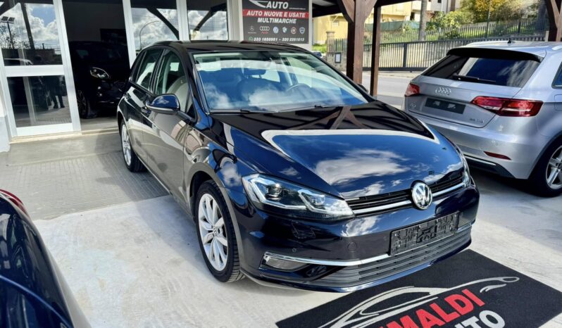 
								Volkswagen Golf full									