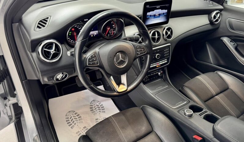 
								Mercedes GLA 200 sport full									