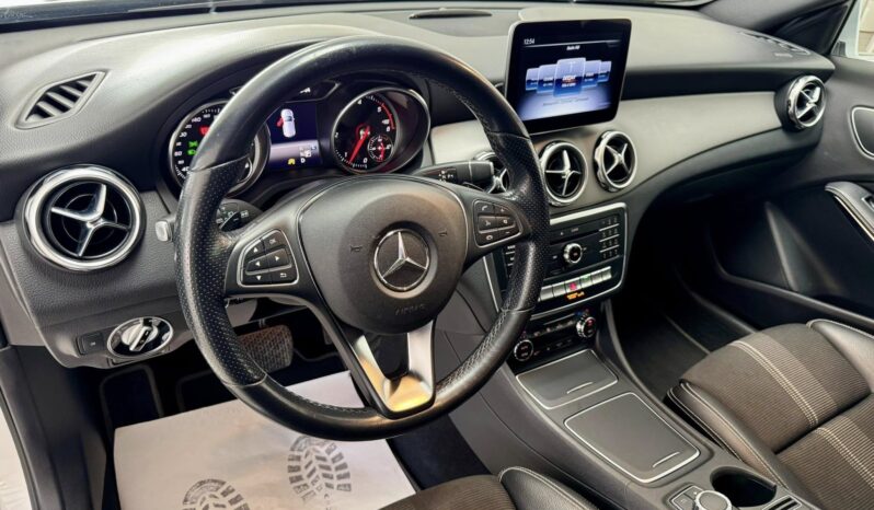 
								Mercedes GLA 200 sport full									