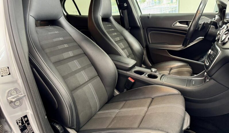 
								Mercedes GLA 200 sport full									