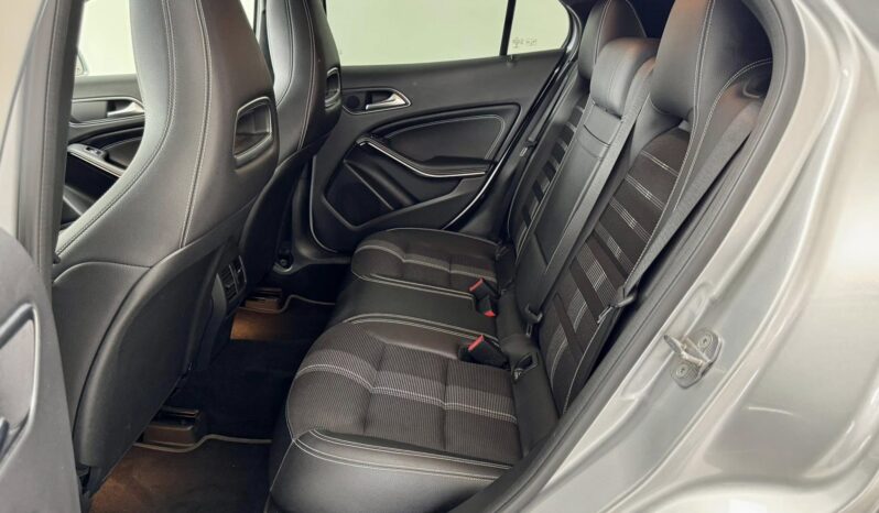
								Mercedes GLA 200 sport full									