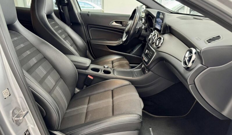 
								Mercedes GLA 200 sport full									