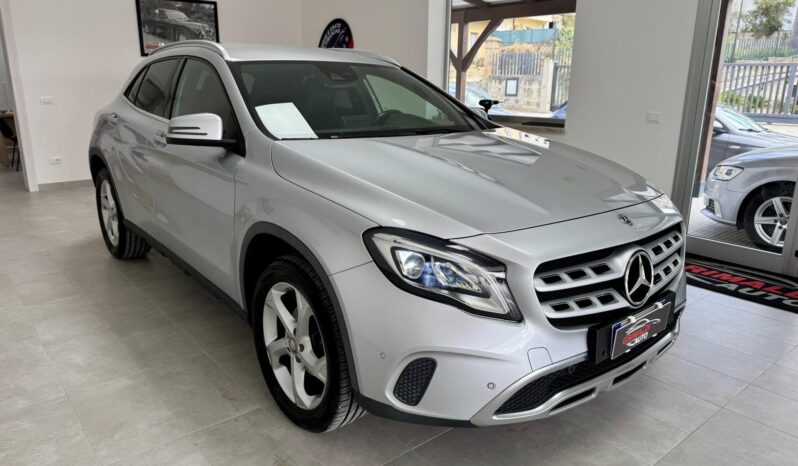 
								Mercedes GLA 200 sport full									