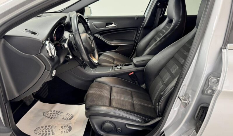 
								Mercedes GLA 200 sport full									