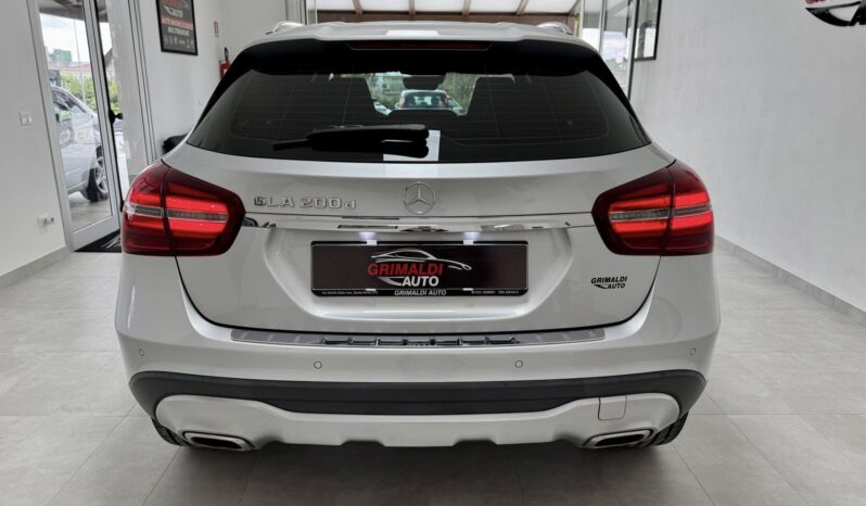 
								Mercedes GLA 200 sport full									