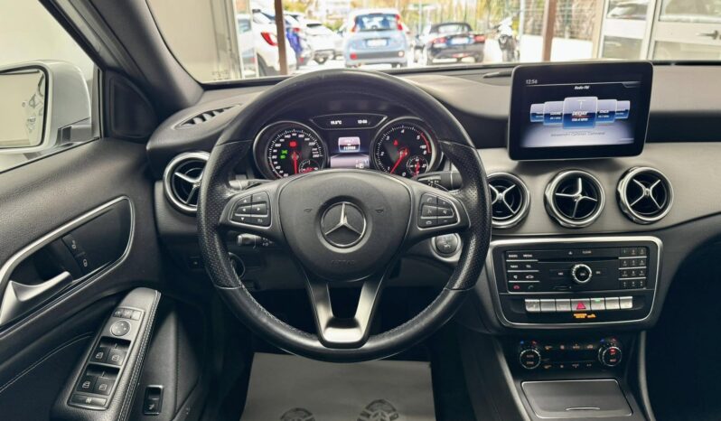 
								Mercedes GLA 200 sport full									