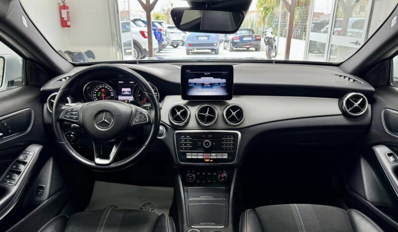 
								Mercedes GLA 200 sport full									