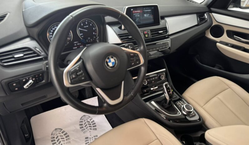 
								BMW SERIE 2 ACTIVE TURER LUXURY full									