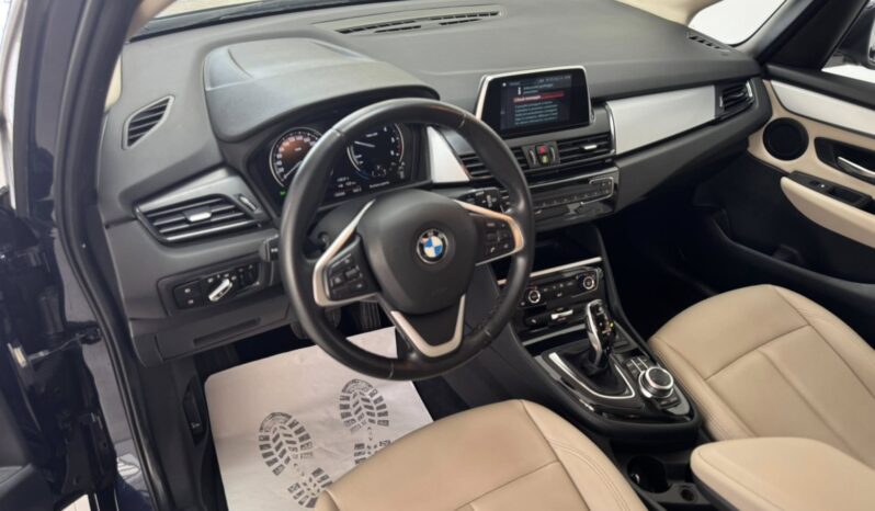 
								BMW SERIE 2 ACTIVE TURER LUXURY full									