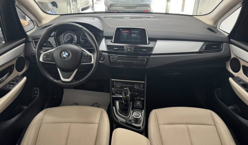 
								BMW SERIE 2 ACTIVE TURER LUXURY full									