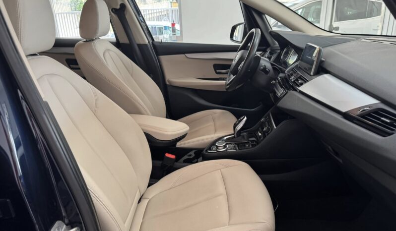 
								BMW SERIE 2 ACTIVE TURER LUXURY full									
